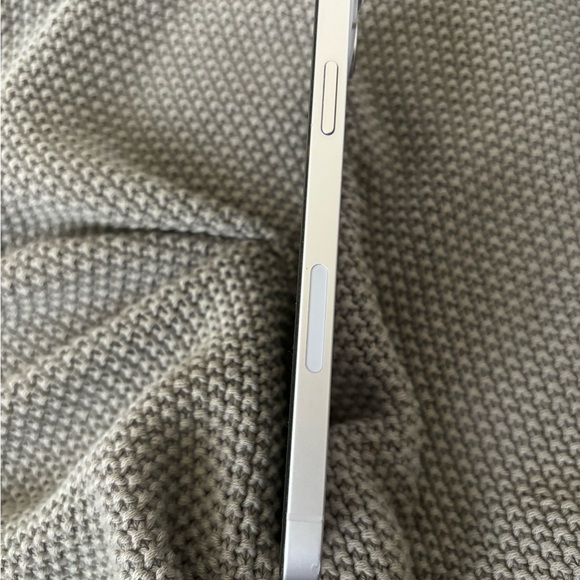 iPhone 14 plus Lavender - Picture 3 of 6